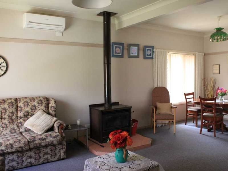 Photo - 19 Kent Street, Tumbarumba NSW 2653 - Image 4