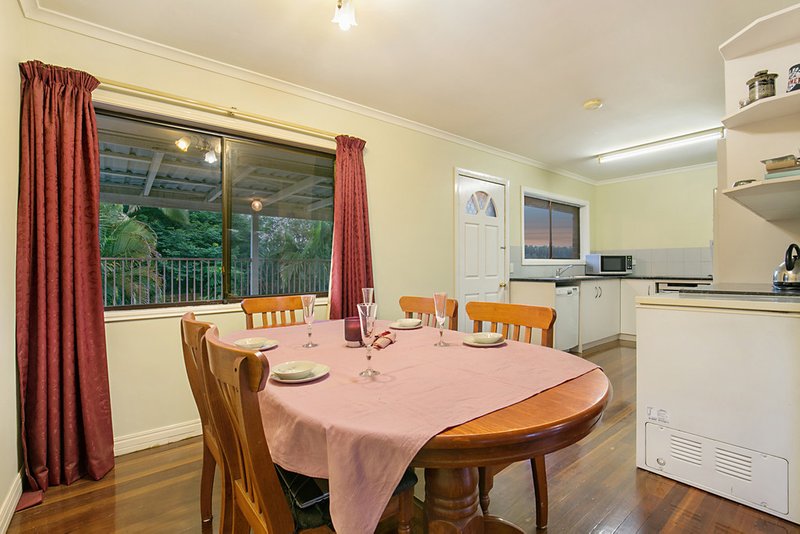 Photo - 19 Kenthurst Crescent, Rochedale South QLD 4123 - Image 6