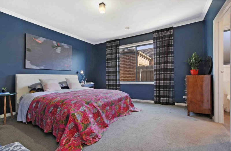 Photo - 19 Kerford Court, South Morang VIC 3752 - Image 7