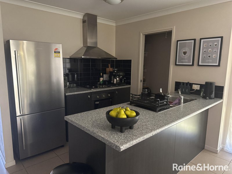 Photo - 19 Ketter Place, Underwood QLD 4119 - Image 3