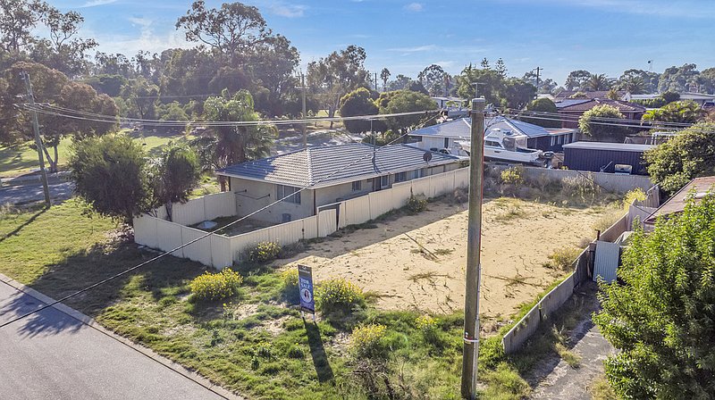 Photo - 19 Kingdon Street, Mandurah WA 6210 - Image 4