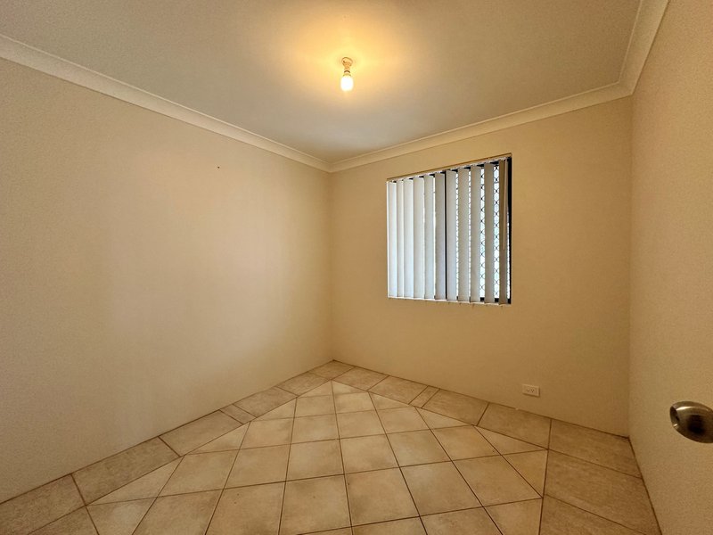 Photo - 19 Kingfisher Avenue, Ballajura WA 6066 - Image 7