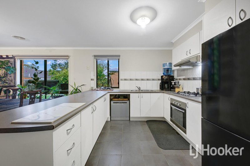 Photo - 19 Kingston Rule Street, Kurunjang VIC 3337 - Image 6