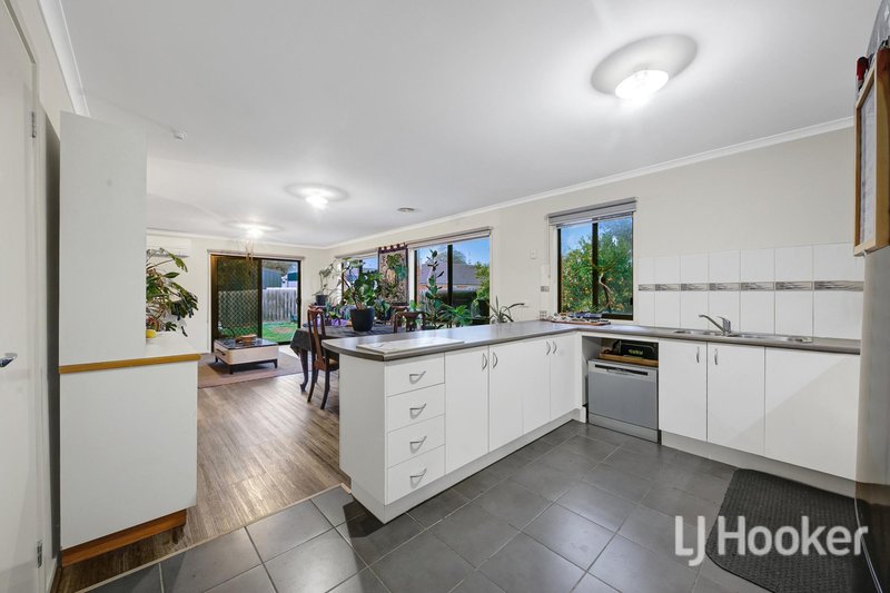 Photo - 19 Kingston Rule Street, Kurunjang VIC 3337 - Image 7