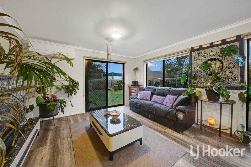 Photo - 19 Kingston Rule Street, Kurunjang VIC 3337 - Image 8