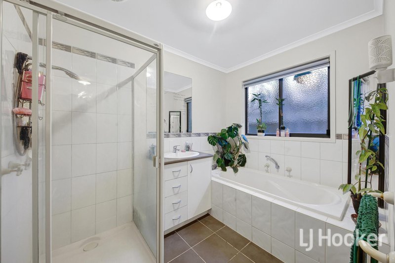 Photo - 19 Kingston Rule Street, Kurunjang VIC 3337 - Image 10