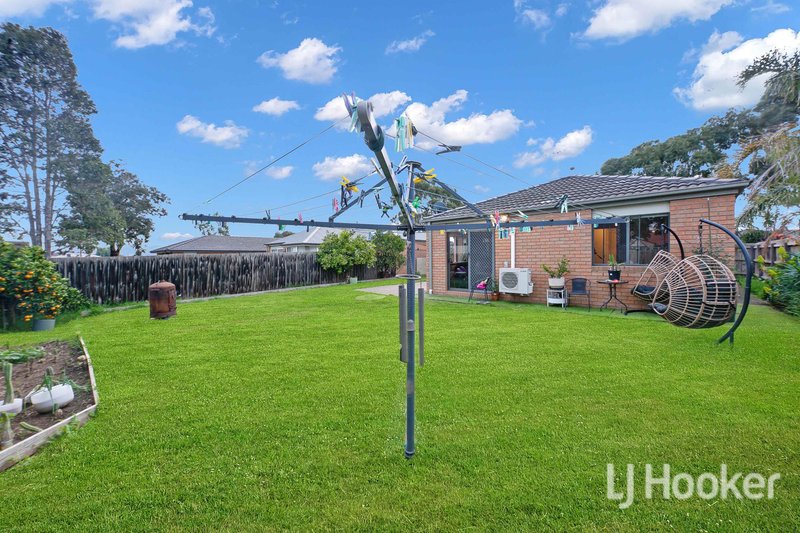 Photo - 19 Kingston Rule Street, Kurunjang VIC 3337 - Image 12