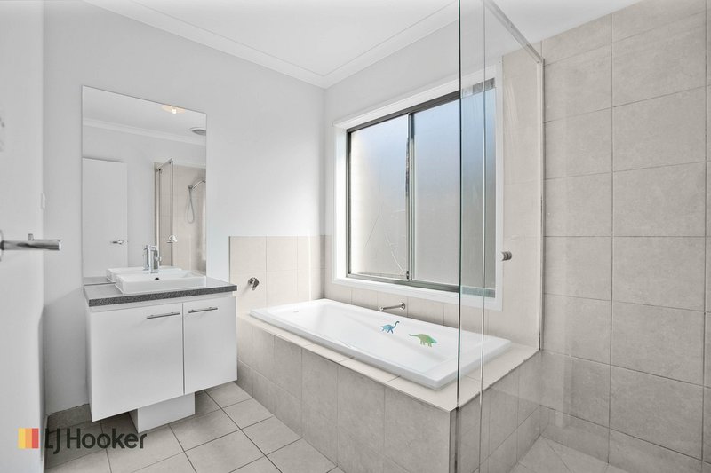 Photo - 19 Klandy Drive, Kalkallo VIC 3064 - Image 12