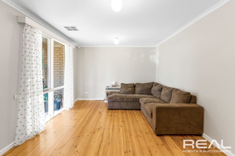 Photo - 19 Koongarra Crescent, Munno Para SA 5115 - Image 3