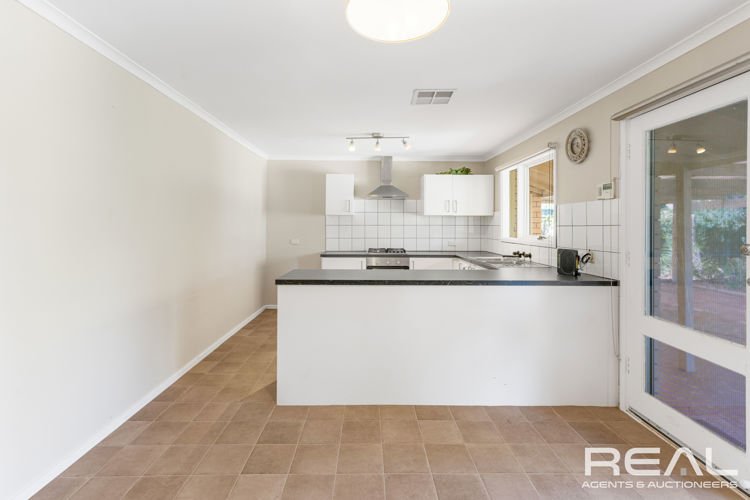 Photo - 19 Koongarra Crescent, Munno Para SA 5115 - Image 5
