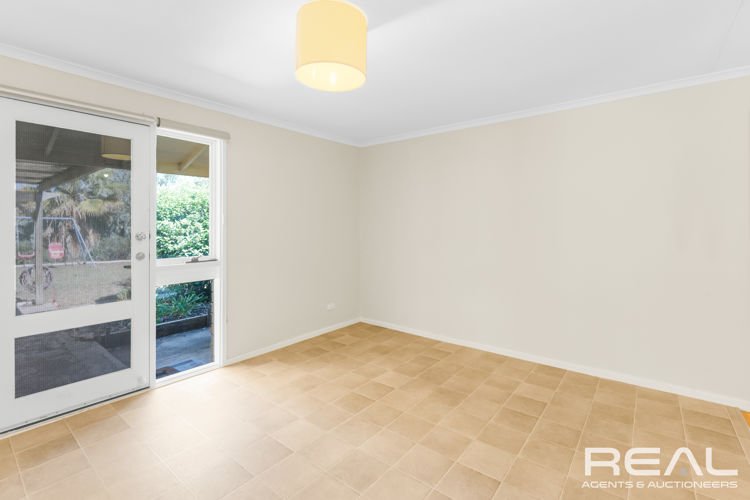 Photo - 19 Koongarra Crescent, Munno Para SA 5115 - Image 6