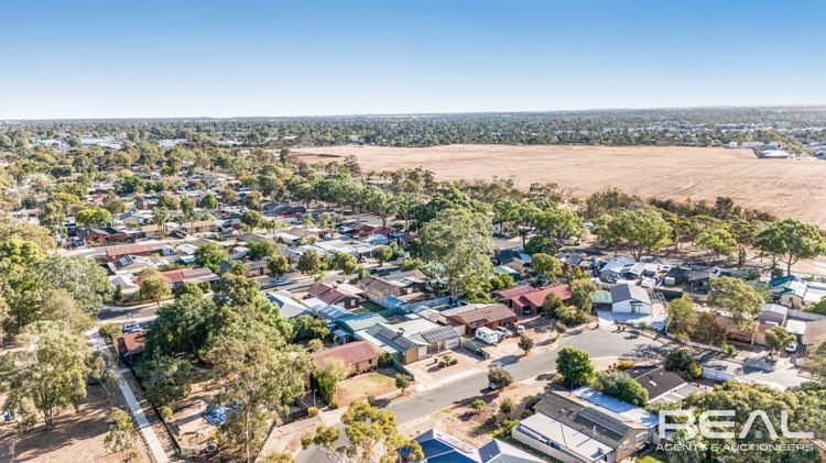Photo - 19 Koongarra Crescent, Munno Para SA 5115 - Image 17