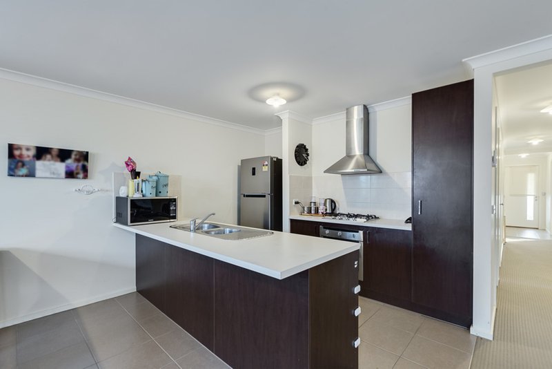 Photo - 19 Koukoura Drive, Epping VIC 3076 - Image 2