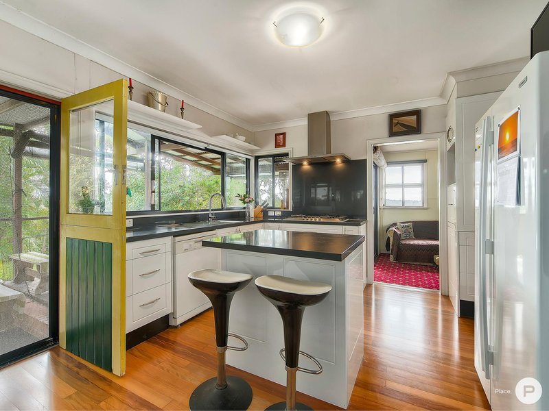 Photo - 19 Kumbari Cresent , Mitchelton QLD 4053 - Image 5