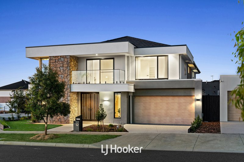 19 Kunlun Crescent, Clyde North VIC 3978