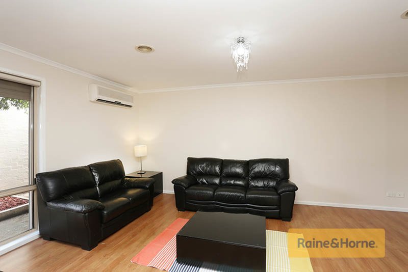 Photo - 19 Lachlan Crescent, Roxburgh Park VIC 3064 - Image 3