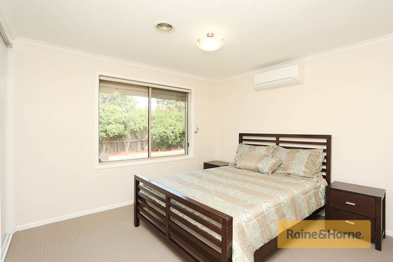 Photo - 19 Lachlan Crescent, Roxburgh Park VIC 3064 - Image 9