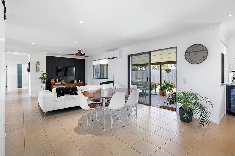 Photo - 19 Lakefield Drive, Victoria Point QLD 4165 - Image 5