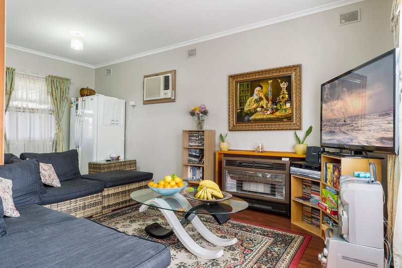 Photo - 19 Lamorna Parade, Parafield Gardens SA 5107 - Image 4