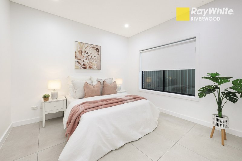 Photo - 19 Larkhill Avenue, Riverwood NSW 2210 - Image 12