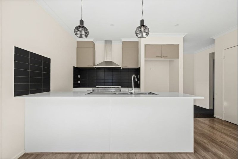 Photo - 19 Laurina Street, Kalkallo VIC 3064 - Image 3
