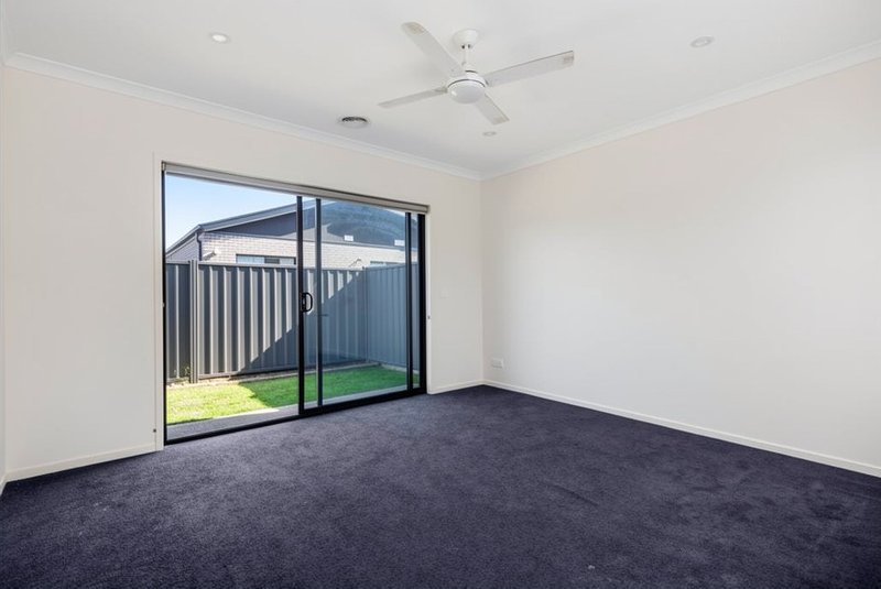 Photo - 19 Laurina Street, Kalkallo VIC 3064 - Image 4
