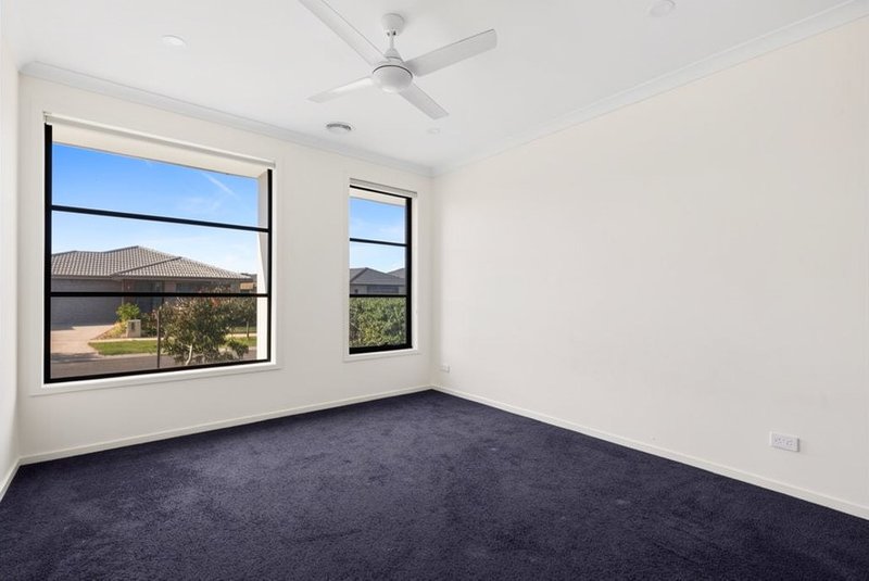 Photo - 19 Laurina Street, Kalkallo VIC 3064 - Image 5