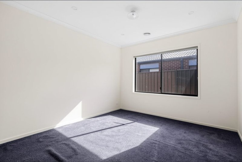 Photo - 19 Laurina Street, Kalkallo VIC 3064 - Image 6