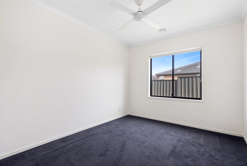 Photo - 19 Laurina Street, Kalkallo VIC 3064 - Image 8