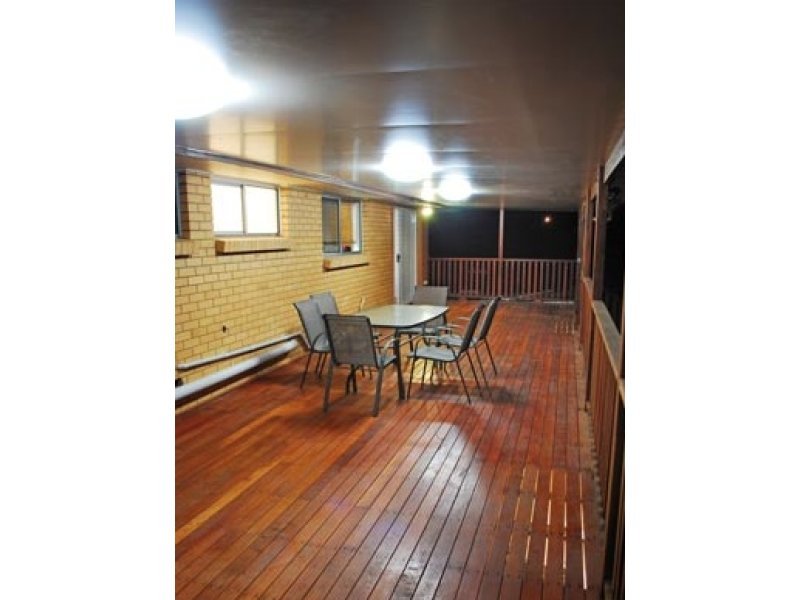 Photo - 19 Laver Street, Macgregor QLD 4109 - Image 3