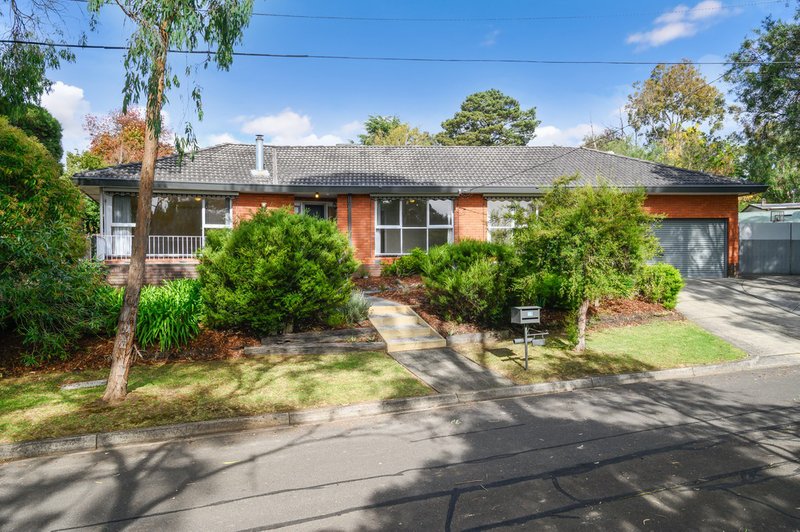 19 Lee-Ann Crescent, Croydon VIC 3136