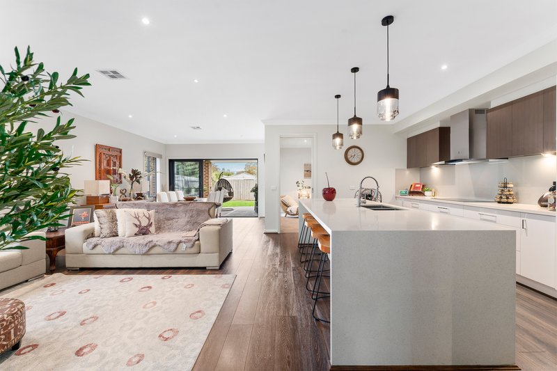 Photo - 19 Lee Ann Street, Blackburn South VIC 3130 - Image 4