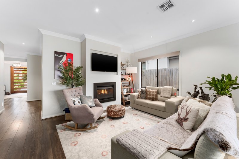 Photo - 19 Lee Ann Street, Blackburn South VIC 3130 - Image 5