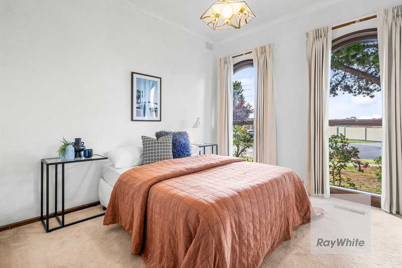 Photo - 19 Lennox Crescent, Bundoora VIC 3083 - Image 10