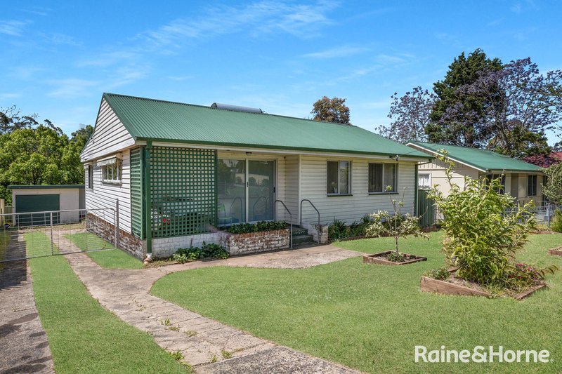 19 Leonard Street, Bomaderry NSW 2541