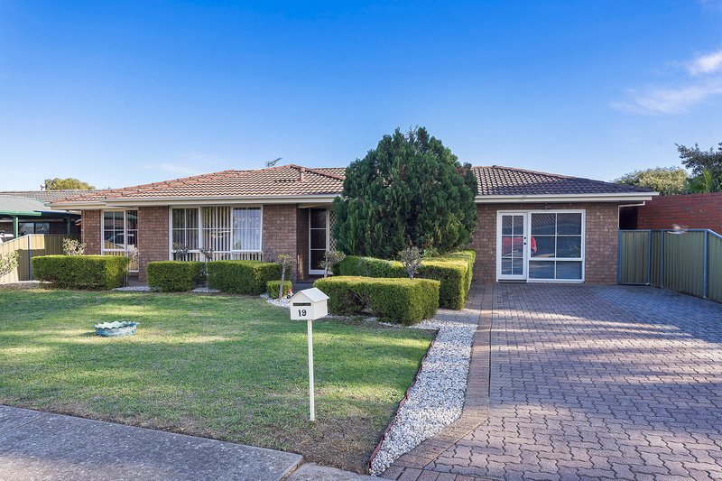 19 Lerunna Avenue , Hallett Cove SA 5158