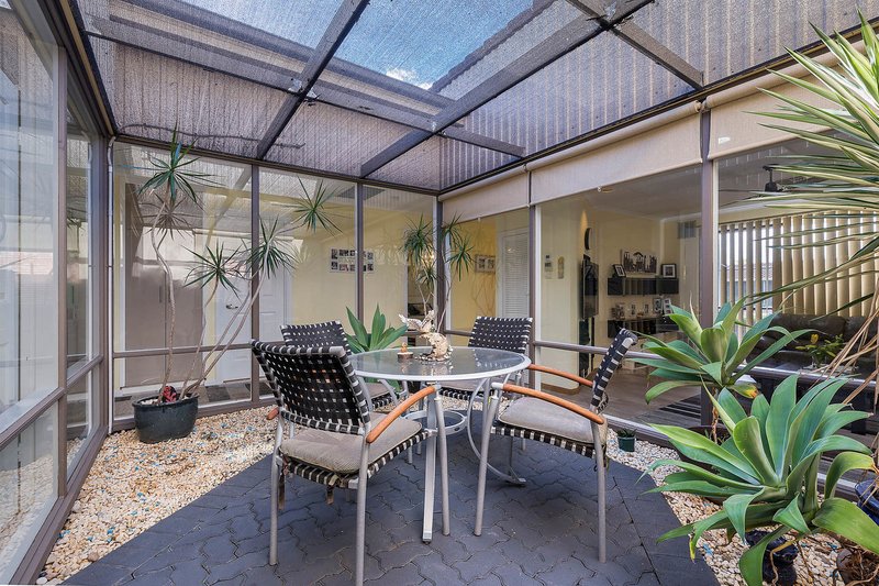 Photo - 19 Lerunna Avenue , Hallett Cove SA 5158 - Image 2