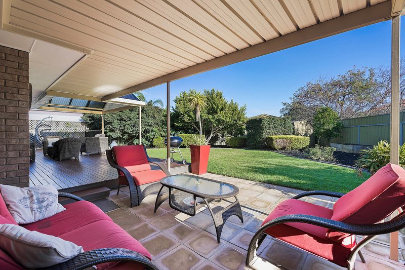 Photo - 19 Lerunna Avenue , Hallett Cove SA 5158 - Image 14