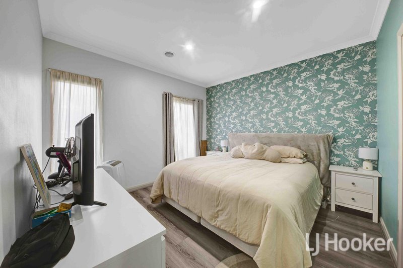 Photo - 19 Leyana Crescent, Brookfield VIC 3338 - Image 3