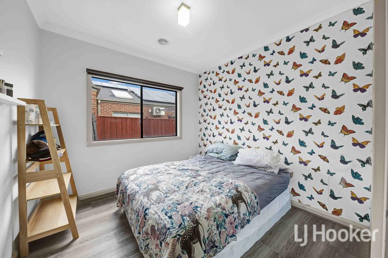 Photo - 19 Leyana Crescent, Brookfield VIC 3338 - Image 4