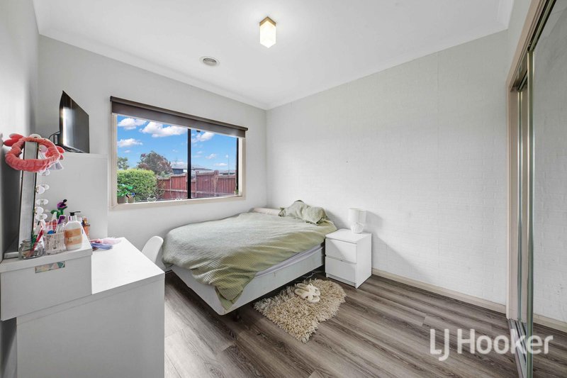Photo - 19 Leyana Crescent, Brookfield VIC 3338 - Image 5