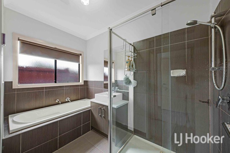 Photo - 19 Leyana Crescent, Brookfield VIC 3338 - Image 6