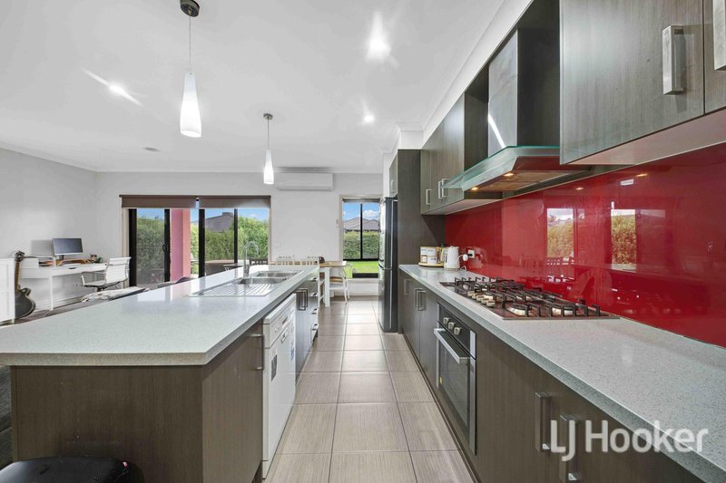 Photo - 19 Leyana Crescent, Brookfield VIC 3338 - Image 7