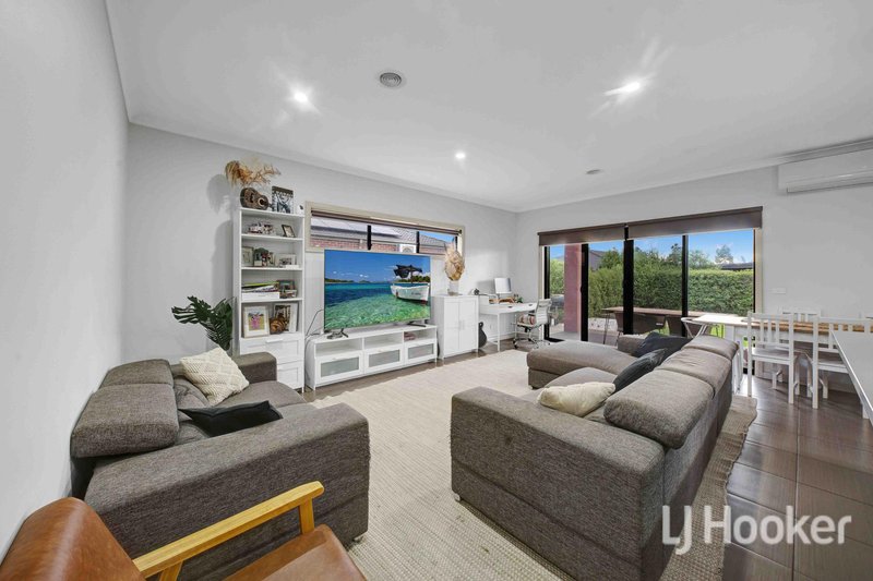 Photo - 19 Leyana Crescent, Brookfield VIC 3338 - Image 8