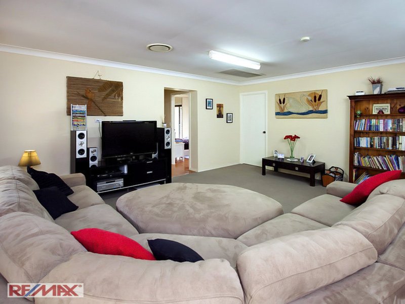 Photo - 19 Lindale Court. , Cashmere QLD 4500 - Image 5