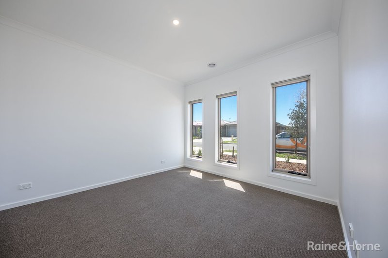 Photo - 19 Lindbergh Boulevard, Diggers Rest VIC 3427 - Image 2