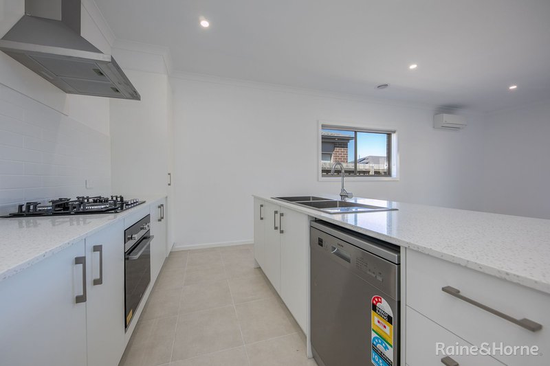 Photo - 19 Lindbergh Boulevard, Diggers Rest VIC 3427 - Image 5