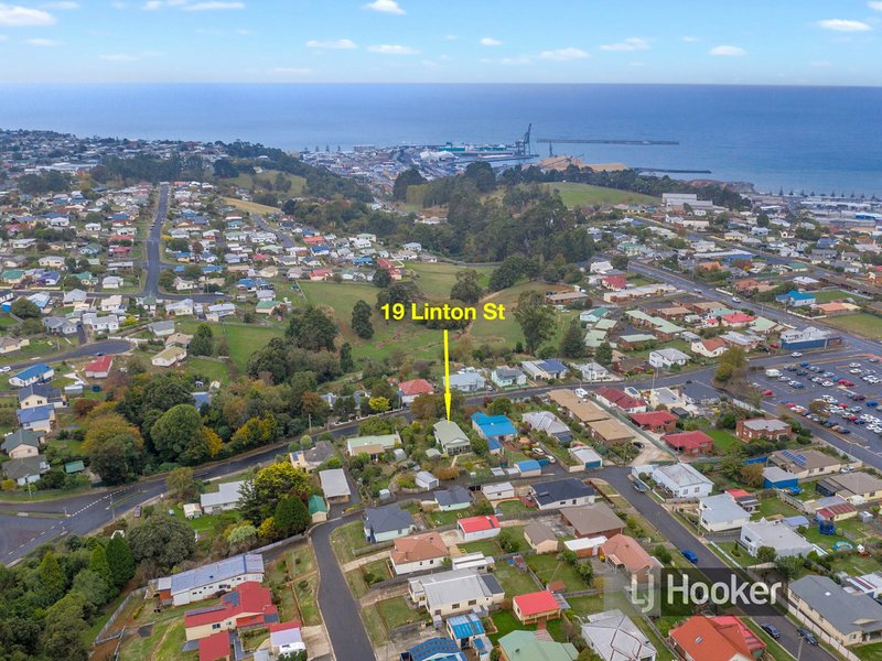 Photo - 19 Linton Street, Upper Burnie TAS 7320 - Image 3