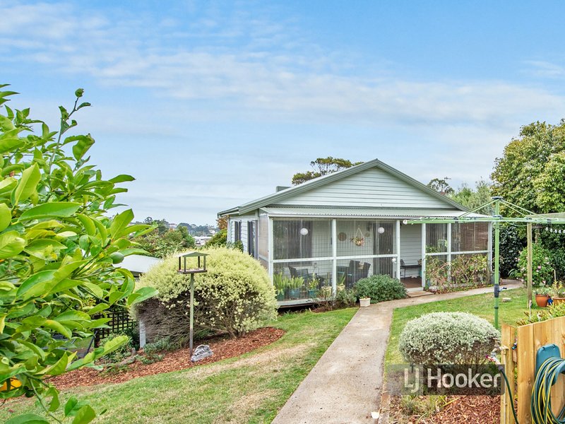 Photo - 19 Linton Street, Upper Burnie TAS 7320 - Image 4