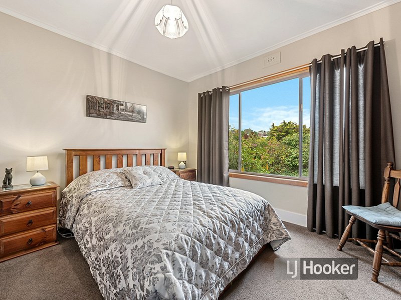 Photo - 19 Linton Street, Upper Burnie TAS 7320 - Image 8